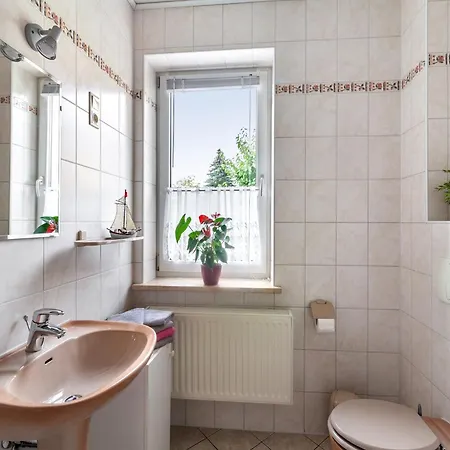 Idyllische In Lichtenhain, Cleaning Included Apartment