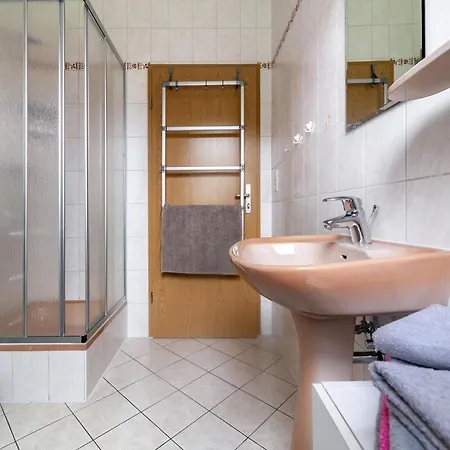 Idyllische In Lichtenhain, Cleaning Included Apartment *